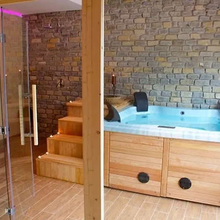 Monaco Di Mezzo Farm stay *